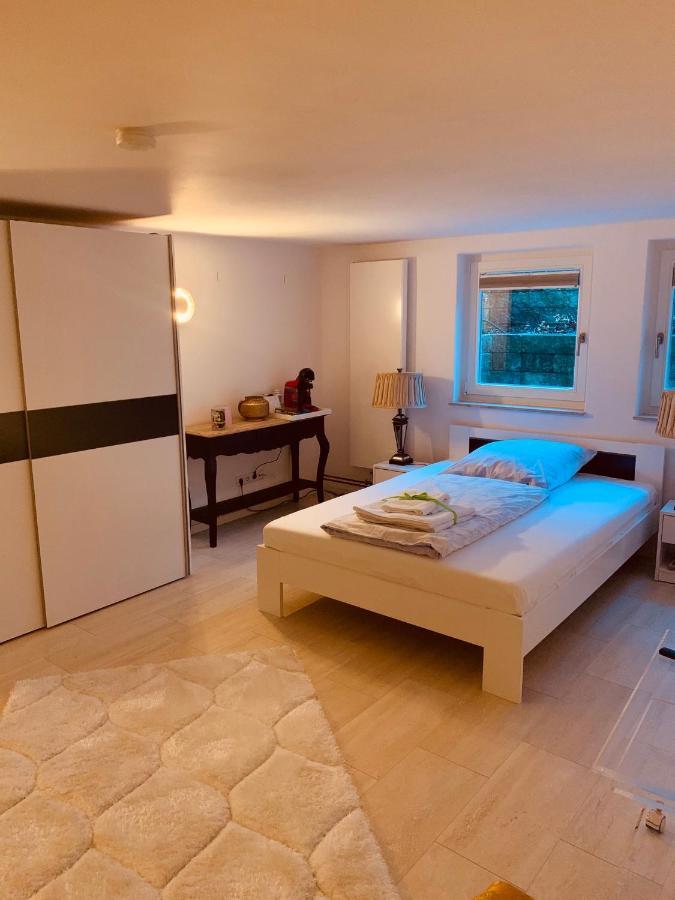 Souterrain Zimmer Mit Separatem Eingang Und Bad Düsseldorf Kültér fotó